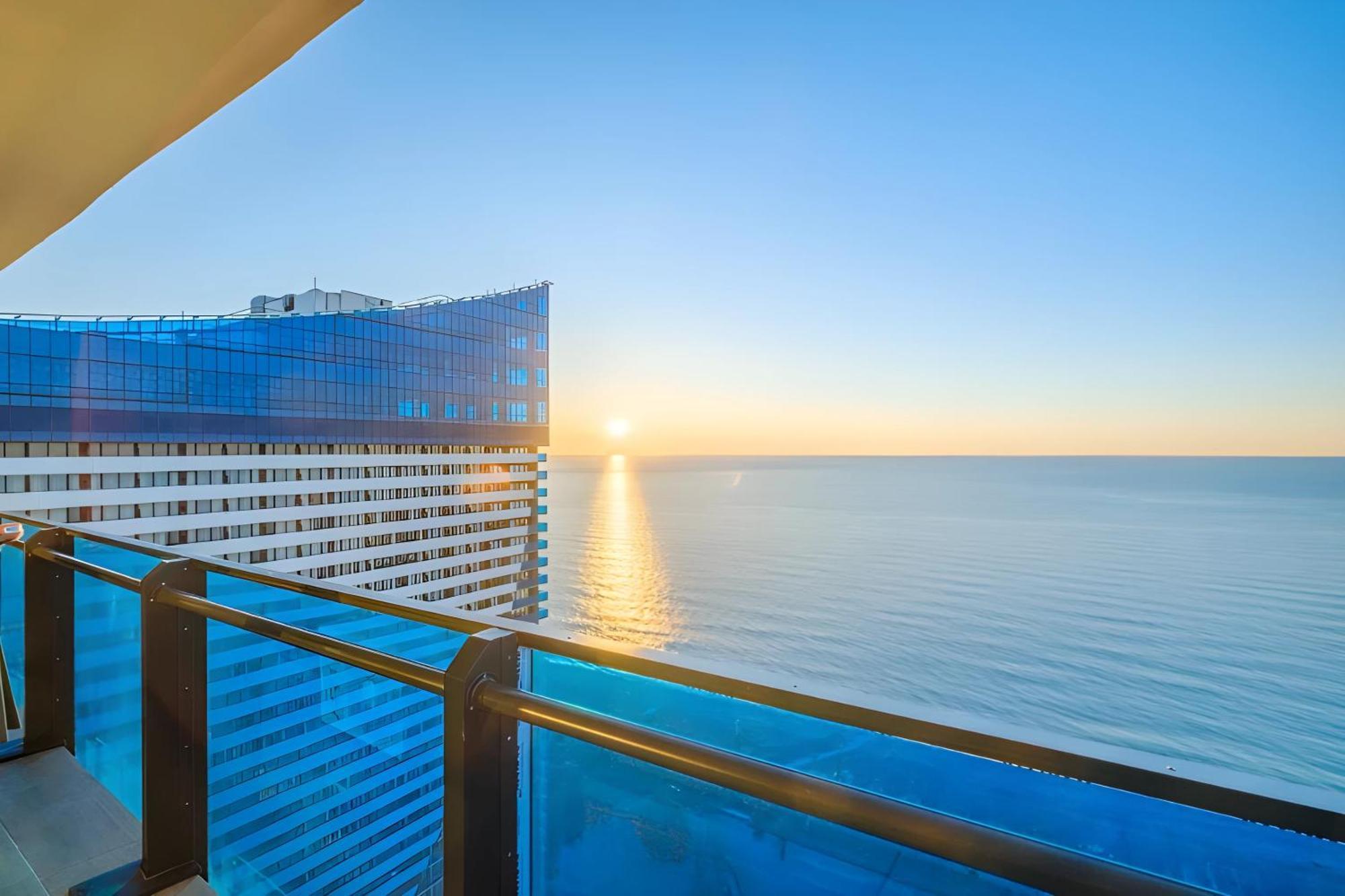 Luxury Orbi City Sea View Aparthotel Batumi Exterior foto