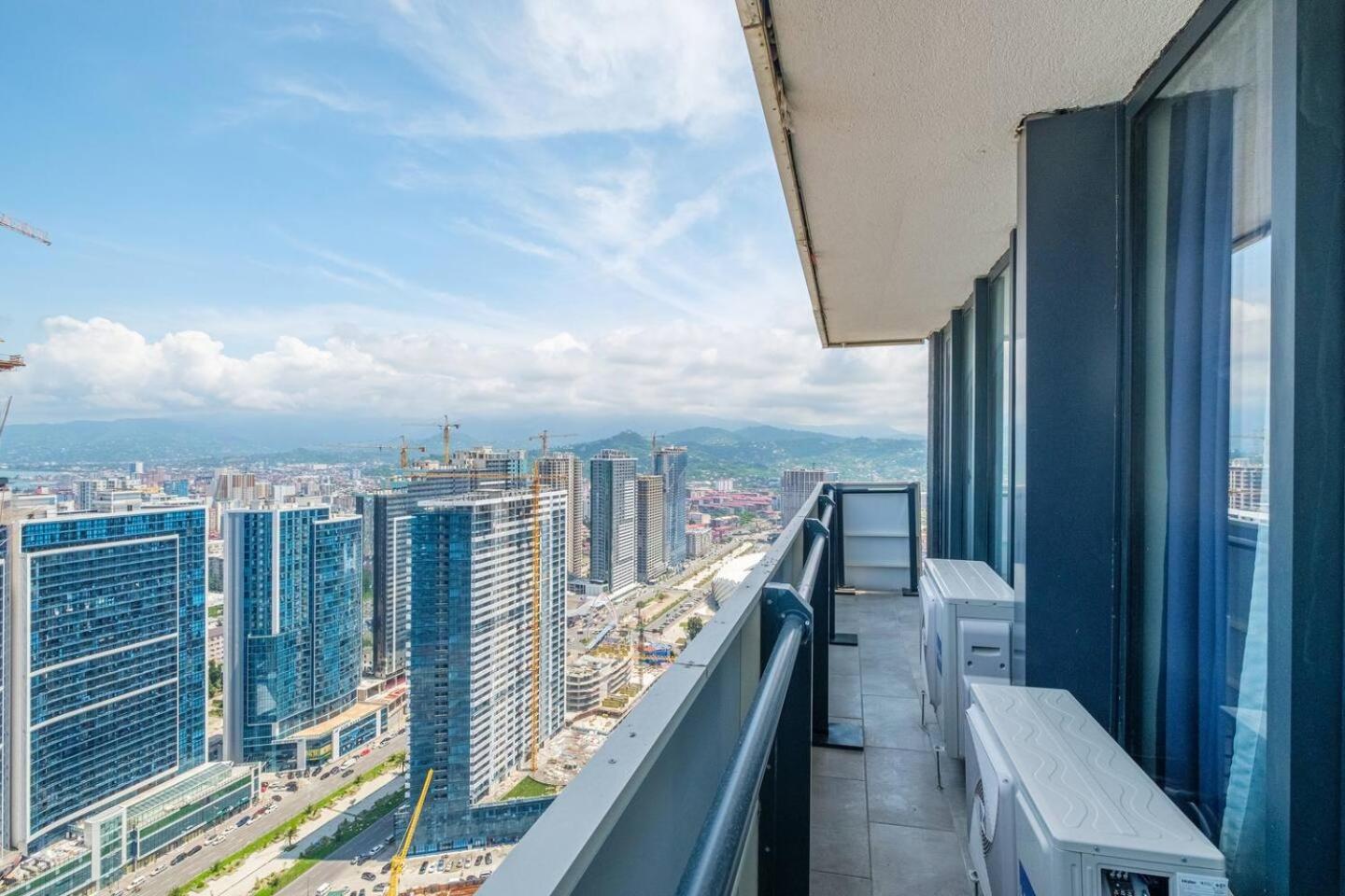 Luxury Orbi City Sea View Aparthotel Batumi Exterior foto